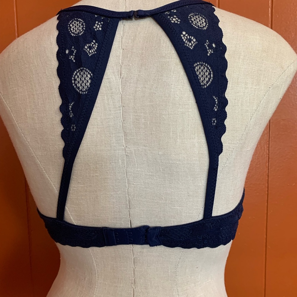 Aerie Real Happy Plunge Bra with Lace overlay Padded